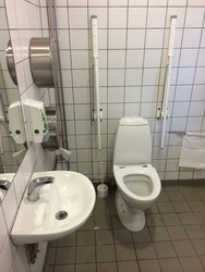 Fårup Sommerland - Handicaptoilet ved spisestederne Oasen og Loen