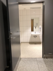 Københavns Lufthavn - Terminal 2 - Toilet ved Norwegian tjek in