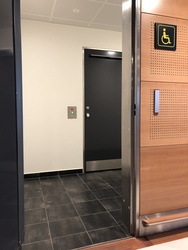 Københavns Lufthavn - Terminal 3 - Toilet ved security (1. sal)