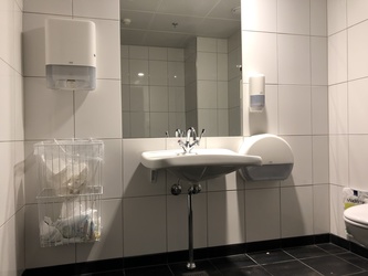 Københavns Lufthavn - Terminal 3 - Toilet ved security (1. sal)