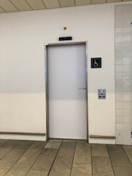 Københavns Lufthavn - Toilet (efter security) ved gate B2