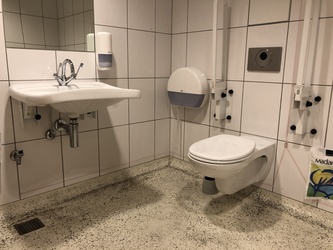 Københavns Lufthavn - Toilet (efter security) ved gate A18