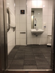 Københavns Lufthavn - Toilet (efter security) ved Aamanns cafe
