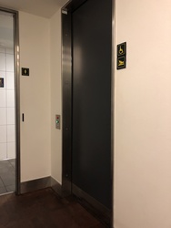 Københavns Lufthavn - Toilet (efter security) i Terminal 3 ved Lagkagehuset