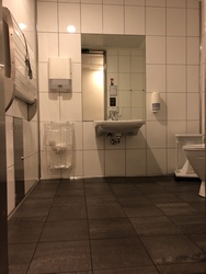Københavns Lufthavn - Toilet (efter security) i Terminal 3 ved Lagkagehuset