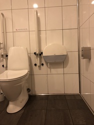 Københavns Lufthavn - Toilet (efter security) i Terminal 3 ved Lagkagehuset