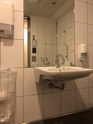 Københavns Lufthavn - Toilet (efter security) i Terminal 3 ved Lagkagehuset